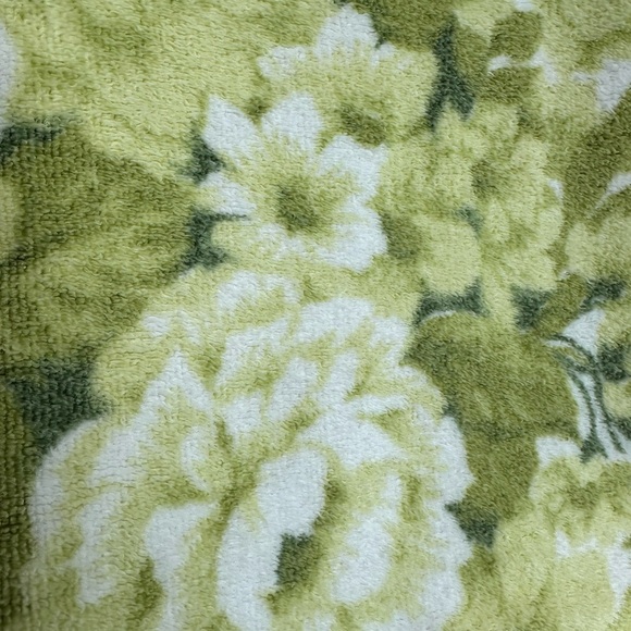 Vintage bath towel💚🤍
Caldwell, made in Canada (tag is intact) - Picture 2 of 10